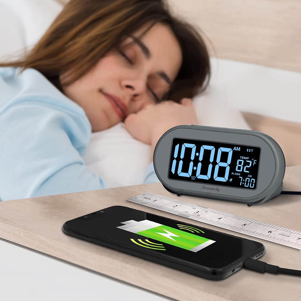 Amazon.co.jp: DreamSky 目覚まし時計 寝室用 自動セット デジタル